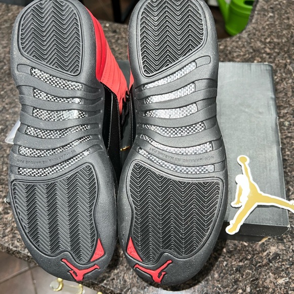 Air Jordan 12 Retro GS ‘Reverse Flu Game’ - Picture 5 of 9